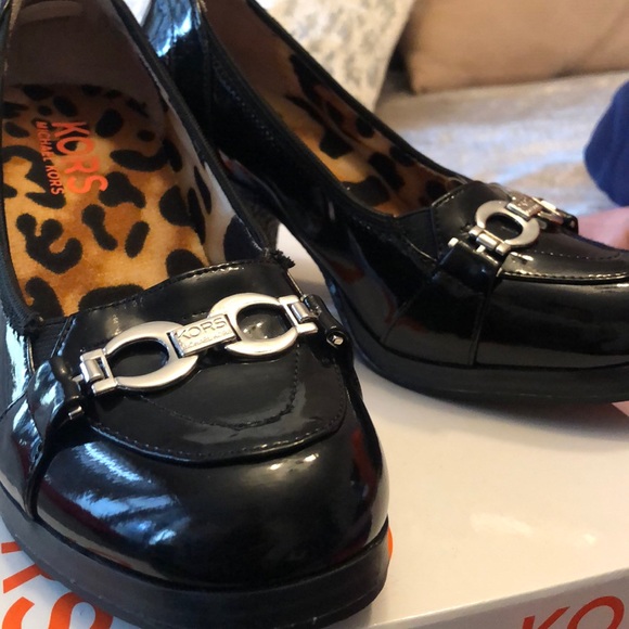NWT- Michael Kors Kids Dress Shoes - Picture 1 of 3